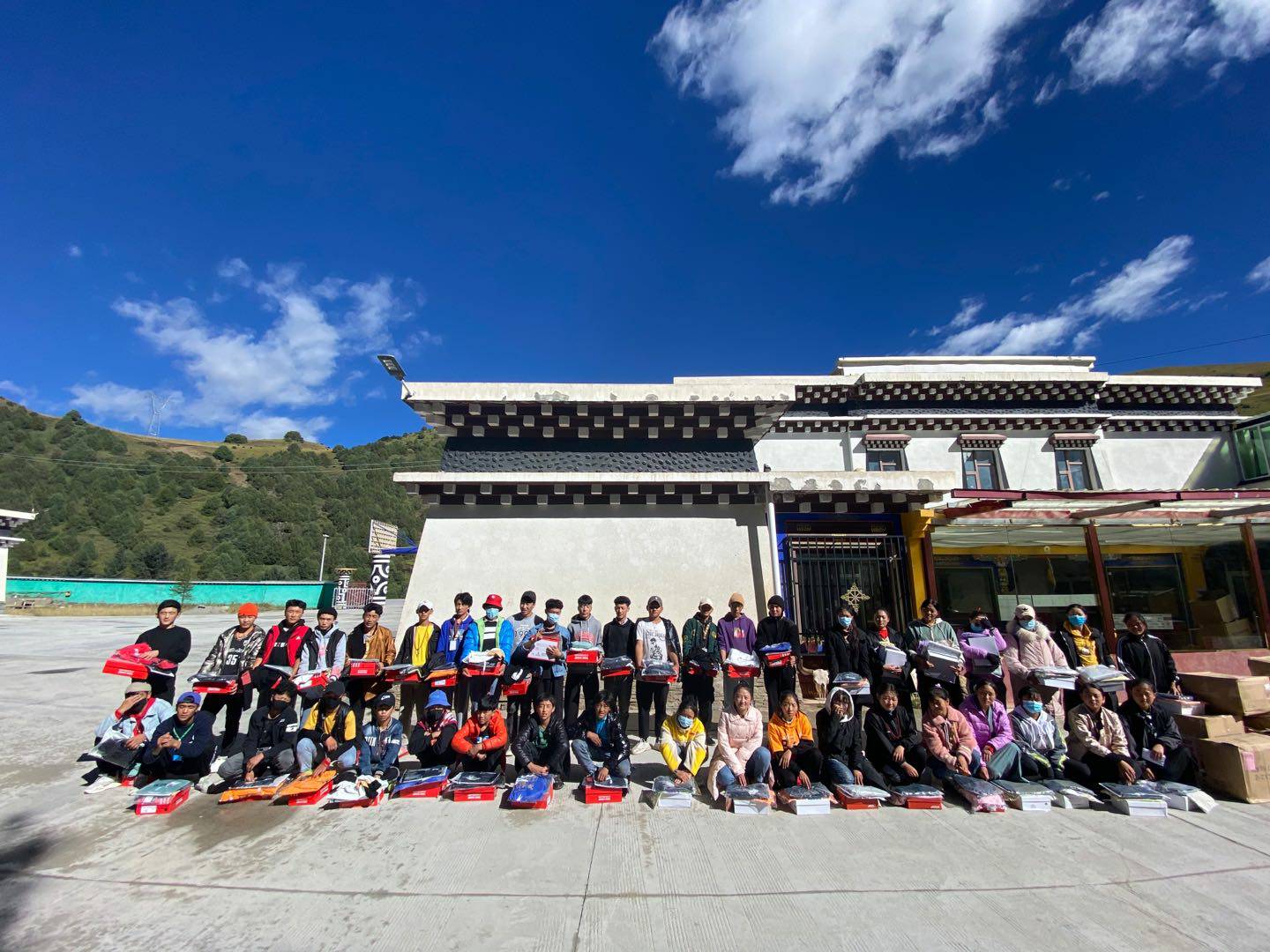 长沙睿博新媒体营销策划有限公司公益回顾丨家国同欢月同圆 温暖满载甘孜州(图8) 长沙睿博新媒体营销策划有限公司公益回顾丨家国同欢月同圆 温暖满载甘孜州(图8)